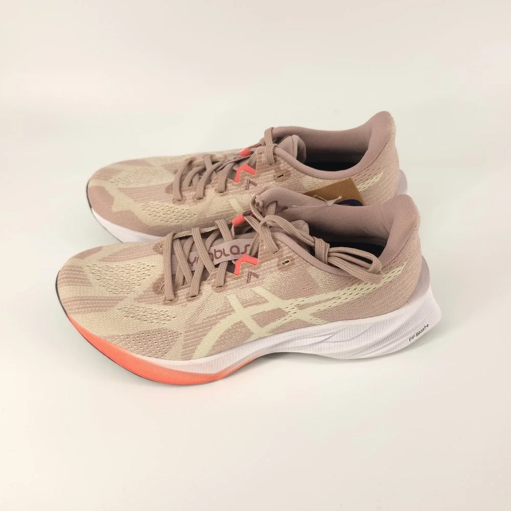 Asics Womens Dynablast 5 Running Shoes size 8 Fawn/Oyster White New In Box